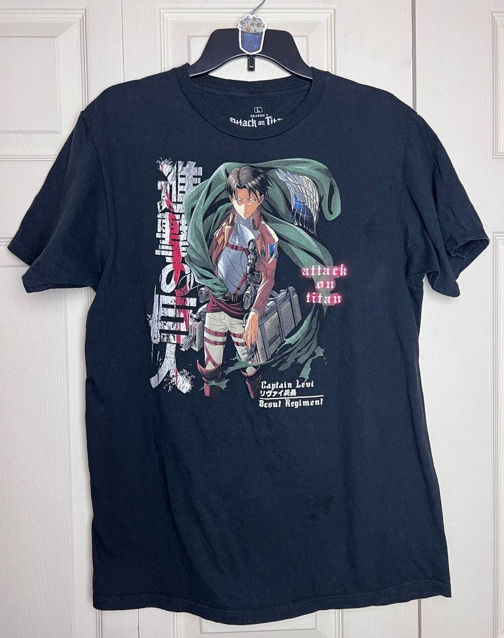 Attack on Titan Captain Levi Anime Black T-Shirt Size Large Ripple Junction